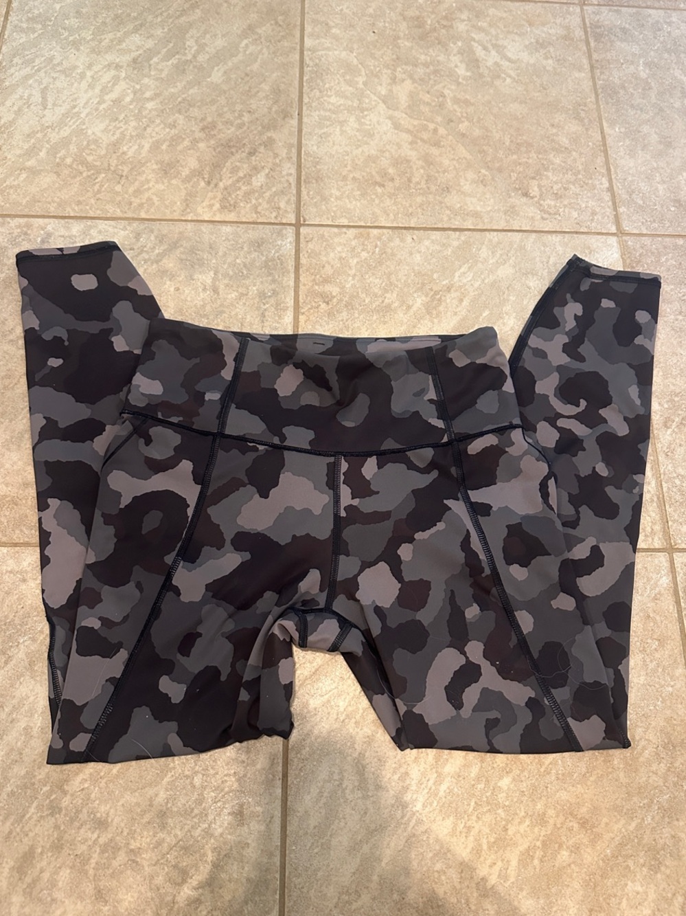 Athleta lightening Camo 7/8 Leggings - Black & Gray - Picture 3 of 6